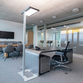 Lampada da terra luctra vitawork 17 asym alluminio